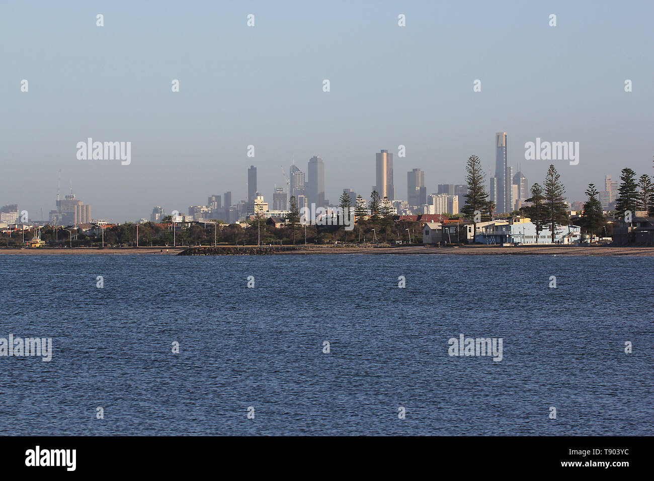 Visitare l'Australia. L Australia ha molto da offrire ai turisti tra cui una vista della città Melbourne da Philip bay come in questa foto. Victoria Foto Stock