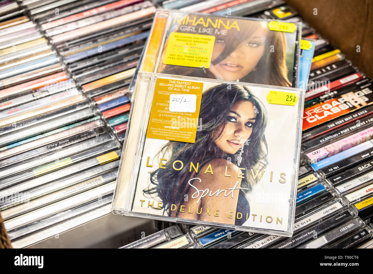 Nadarzyn, Polonia, 11 Maggio 2019: Leona Lewis CD album Spirito 2007 sul display per la vendita, famoso British musicista e cantante, collezione di CD album di musica Foto Stock