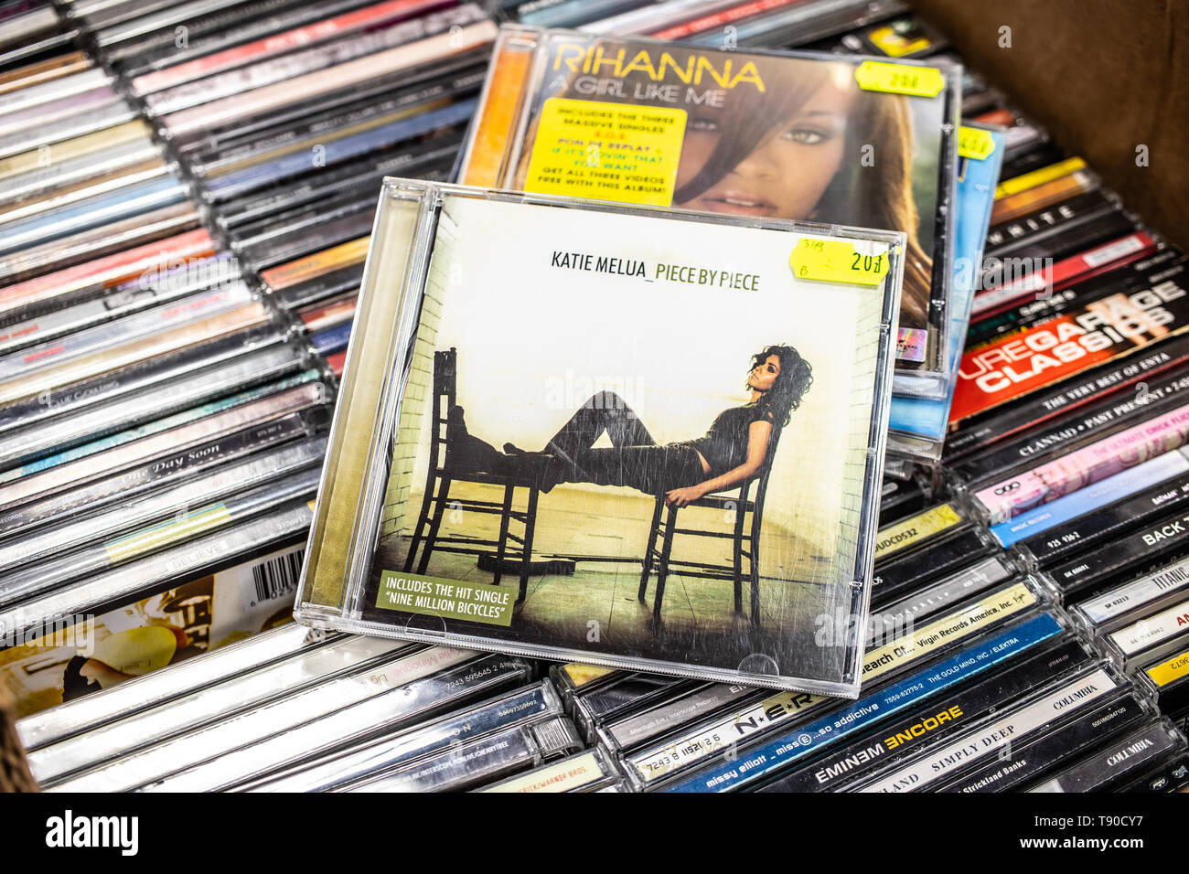 Nadarzyn, Polonia, 11 Maggio 2019: Katie Melua CD album pezzo per pezzo 2005 sul display per la vendita, British-Georgian famoso cantante e cantautore, cd Foto Stock