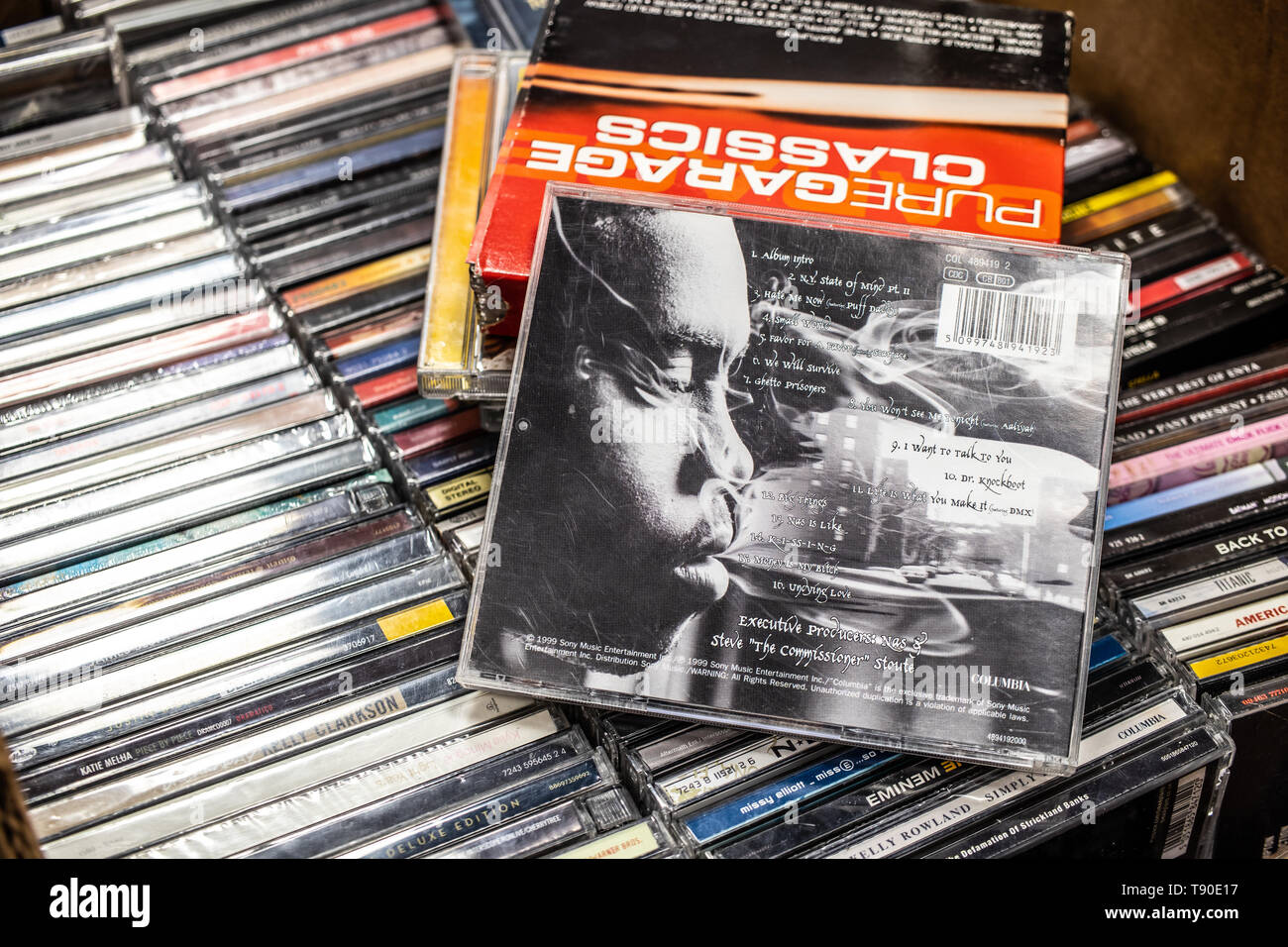 Nadarzyn, Polonia, 11 Maggio 2019: NAS CD album ho Am... 1999 sul display per la vendita, famoso rapper americano, cantautore, collezione di CD album musicali Foto Stock