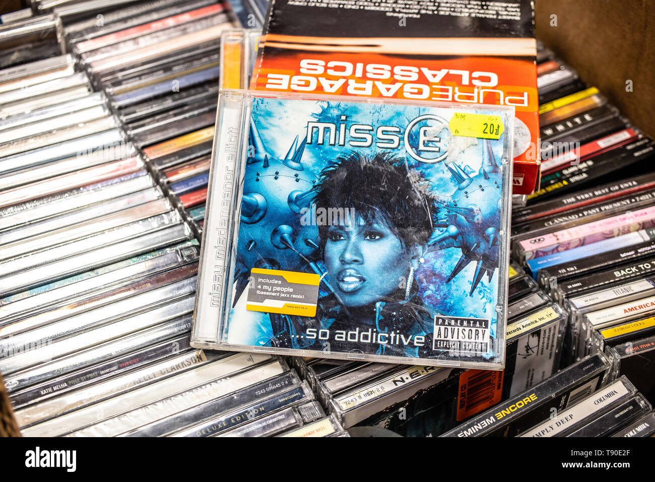 Nadarzyn, Polonia, 11 Maggio 2019: Missy Misdemeanor Elliott CD album MissE in modo coinvolgente 2001 sul display per la vendita, famoso rapper americano, cantante Foto Stock