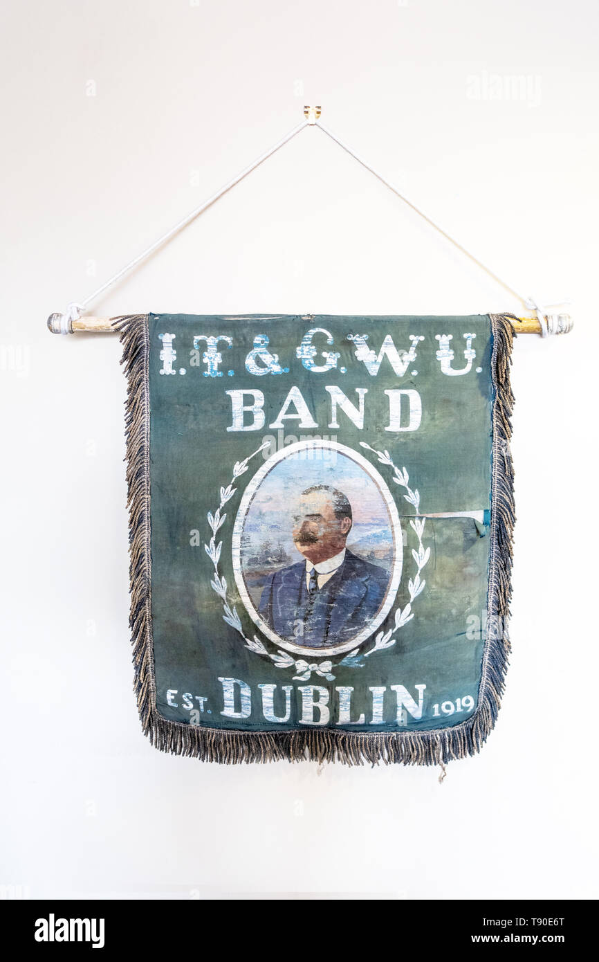 Dublino, Irlanda - 10 March, 2019. Vecchio Irish Transport & Unione generale dei lavoratori Band banner visualizzati nella Liberty Hall. Foto Stock