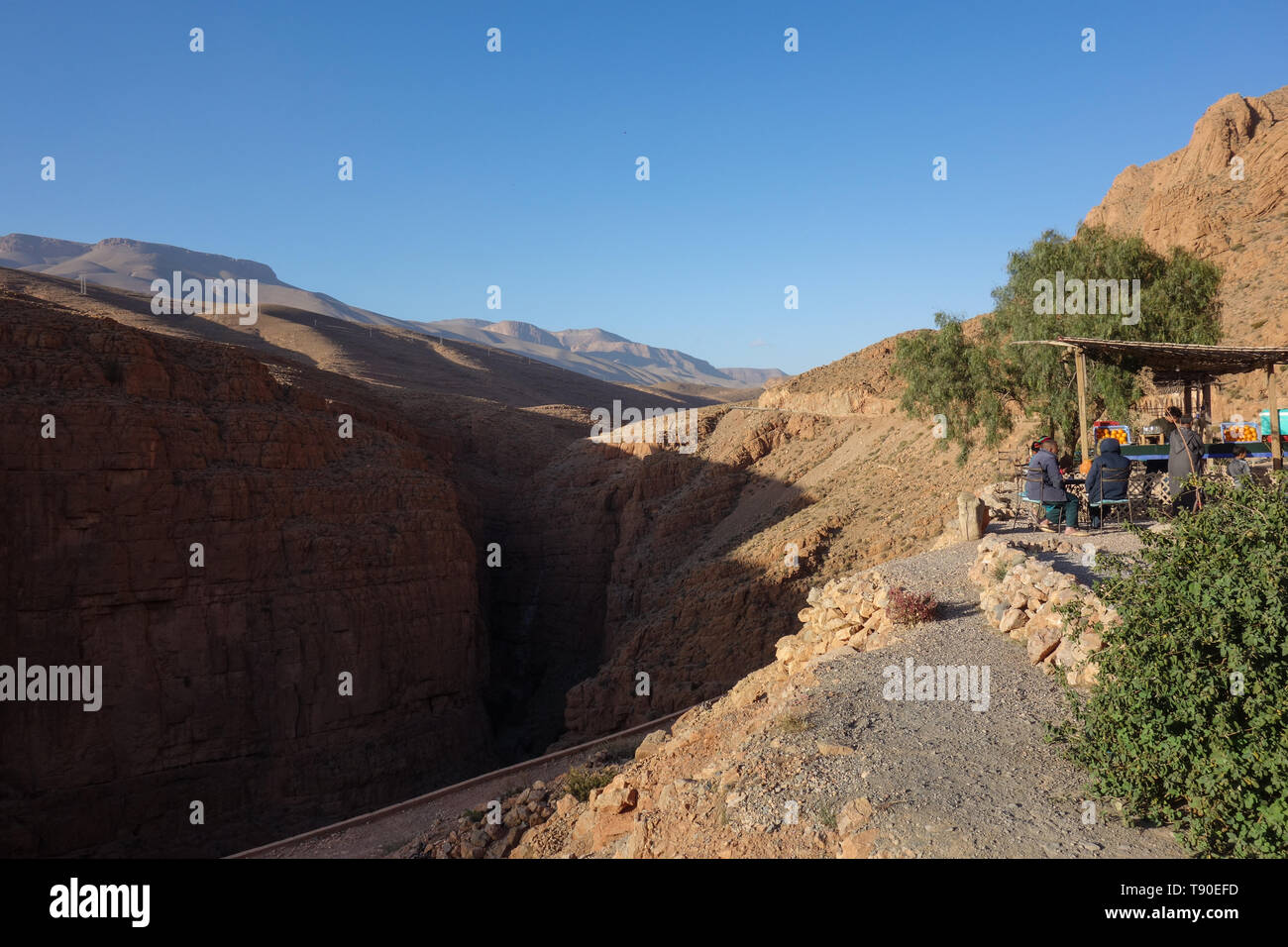 Vista sulla montagna passare in Dades gole, Atlante, Marocco Foto Stock