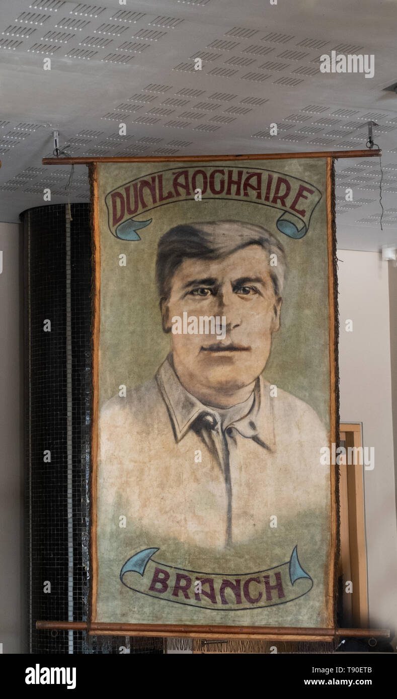 Dublino, Irlanda - 10 March, 2019. Dunlaoghaire ramo vecchio Irish Poster in Liberty Hall , Dublino Foto Stock