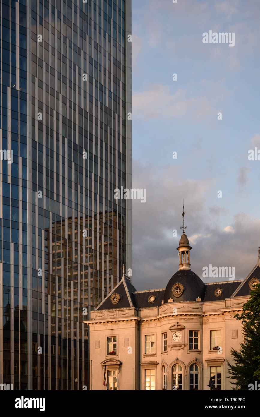 Nella pianificazione urbana, Brusselization è la indiscriminata e incurante introduzione di alti edifici moderni in gentrified quartieri e ha Foto Stock