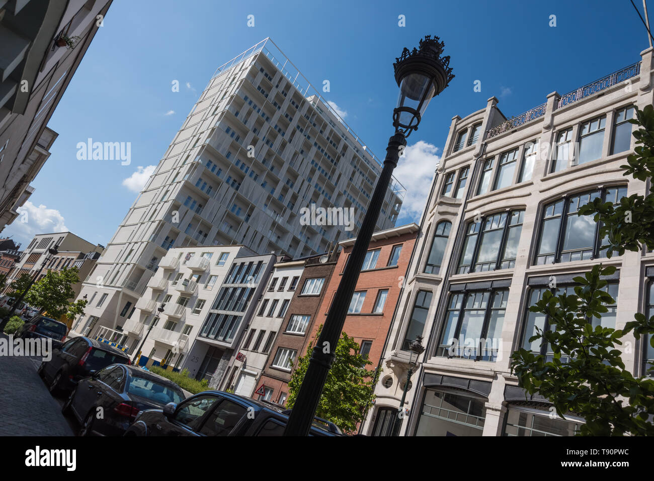 Nella pianificazione urbana, Brusselization è la indiscriminata e incurante introduzione di alti edifici moderni in gentrified quartieri e ha Foto Stock