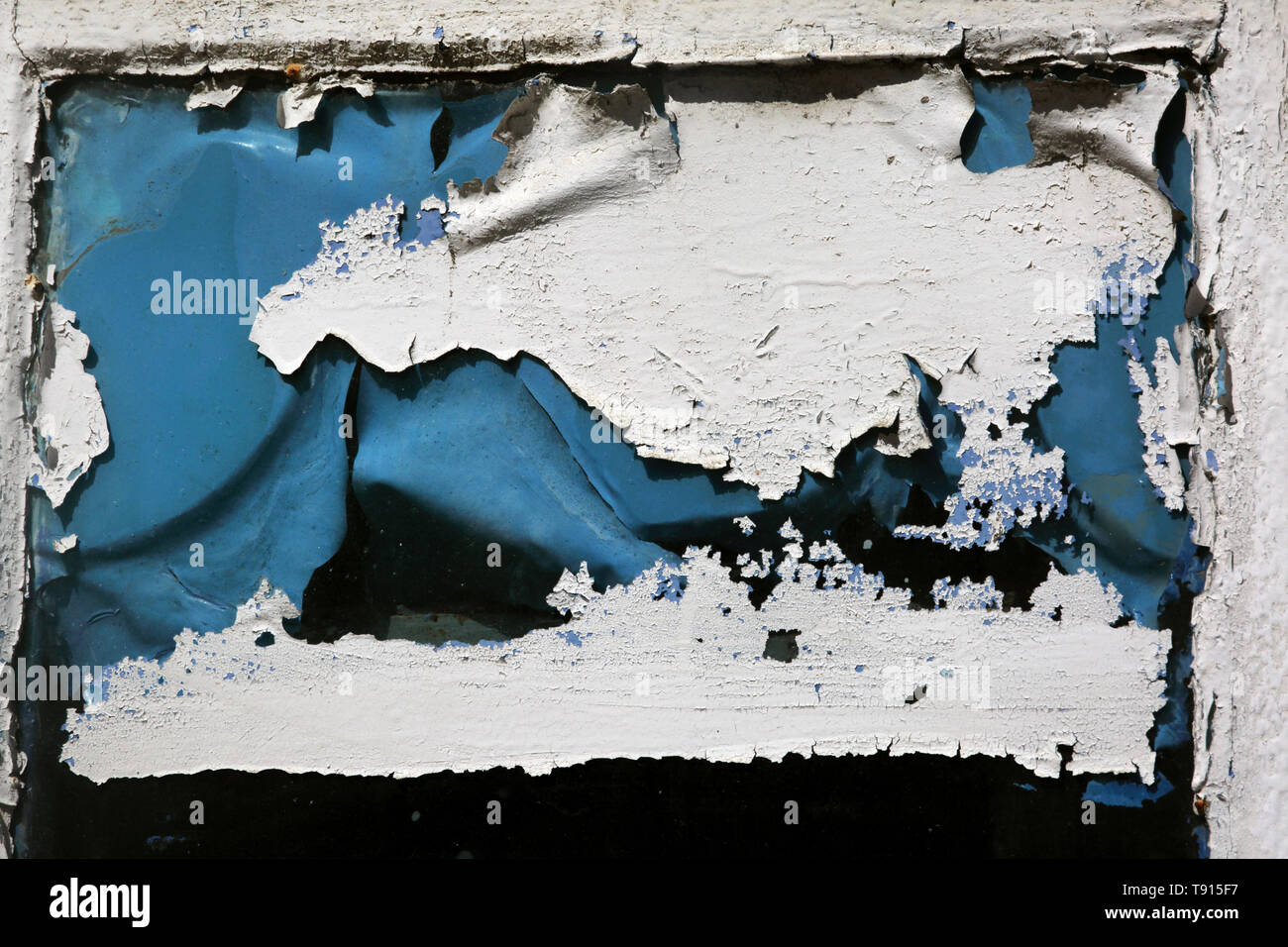 Porto Korissia Kea Isola Grecia Peeling e incrinato la vernice sulla finestra Foto Stock