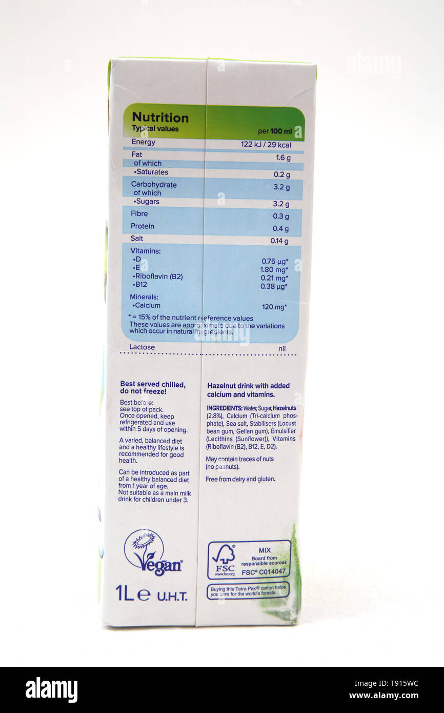 Alpro vegano nocciola privo di lattosio alternativa latte Tetra Pack che mostra le informazioni nutrizionali Foto Stock