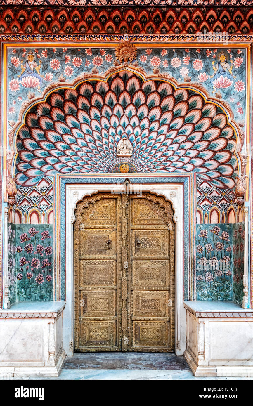 Vista la rosa di porta in porta palazzo della città di Jaipur, Rajasthan, India Foto Stock