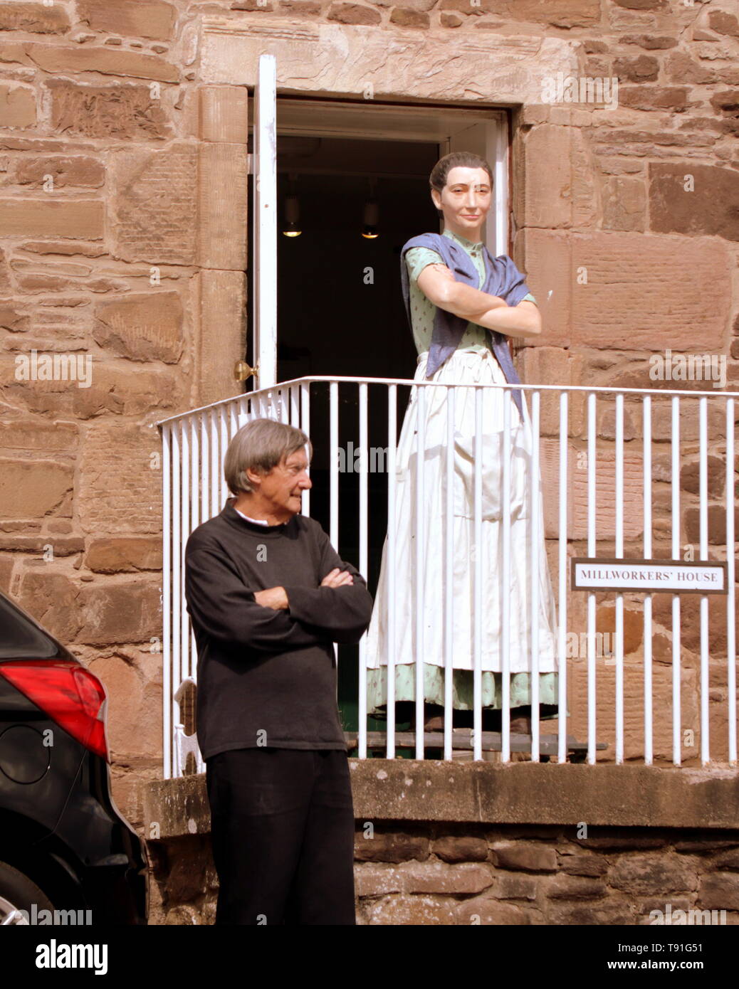 Lanark, Scozia, Regno Unito, 15 maggio 2019, UK Meteo. Sunny scorcher di un giorno a New Lanark World Heritage Centre per locali e turisti. Credito traghetto Gerard/Alamy Live News Foto Stock