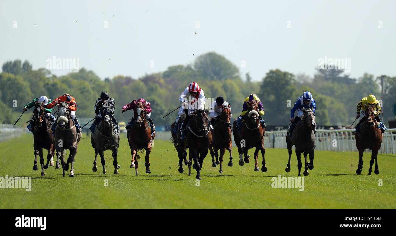 York Racecourse, UK. 15 Maggio, 2019. Invincibile esercito, guidato da P.J Mcdonald il Duca di York Clipper Logistica Dante Festival 2019, ippodromo di York York Racecourse, York, Inghilterra 15 maggio 2019 Credit: Allstar Picture Library/Alamy Live News Foto Stock