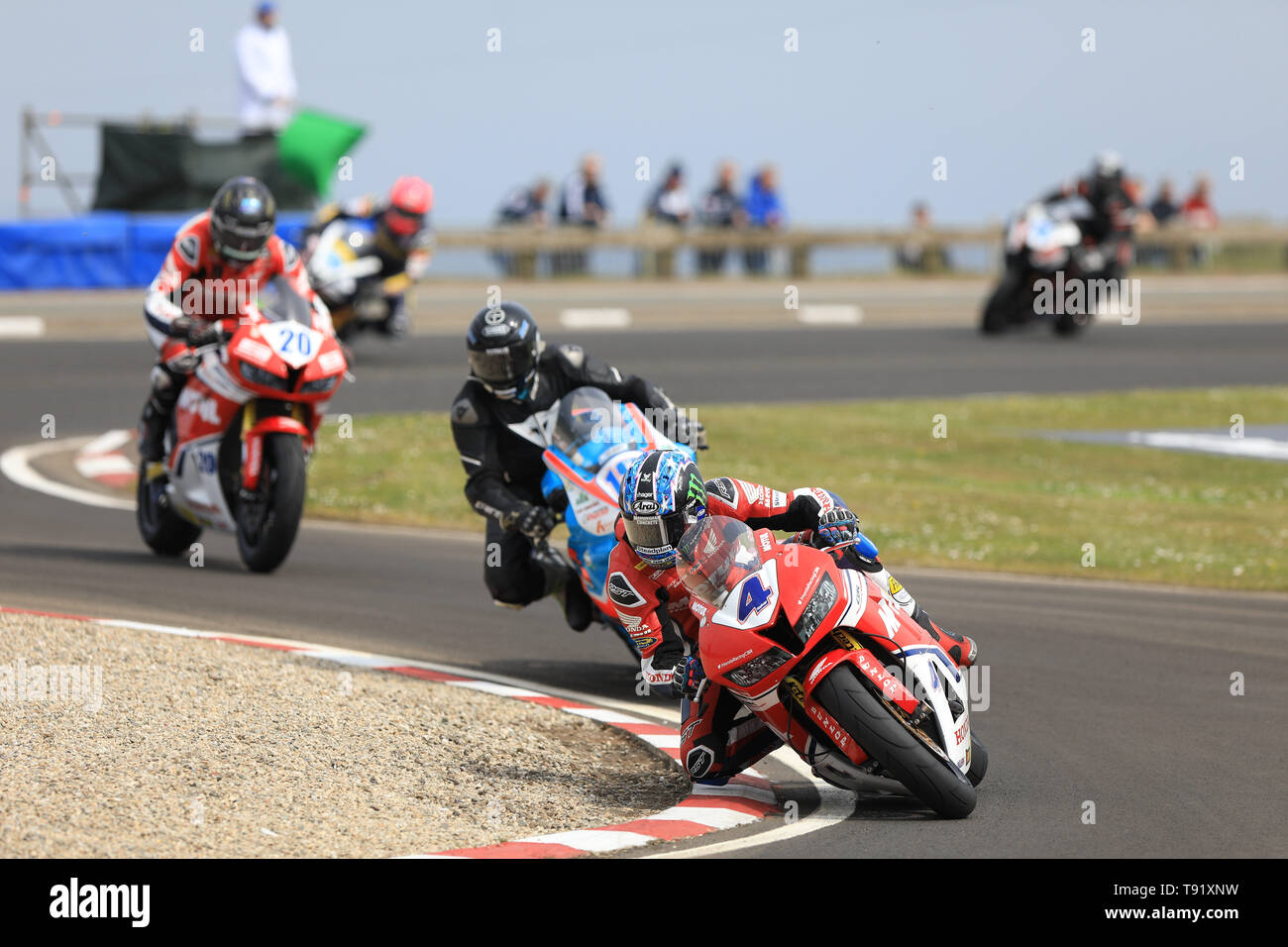 Portrush, Irlanda del Nord. 16 Maggio, 2019. Internazionale Nord Ovest 200 motorcycle road racing, pratica giovedì sera e racing; generale azione girato dal 2019 NW200 Credito: Azione Sport Plus/Alamy Live News Foto Stock