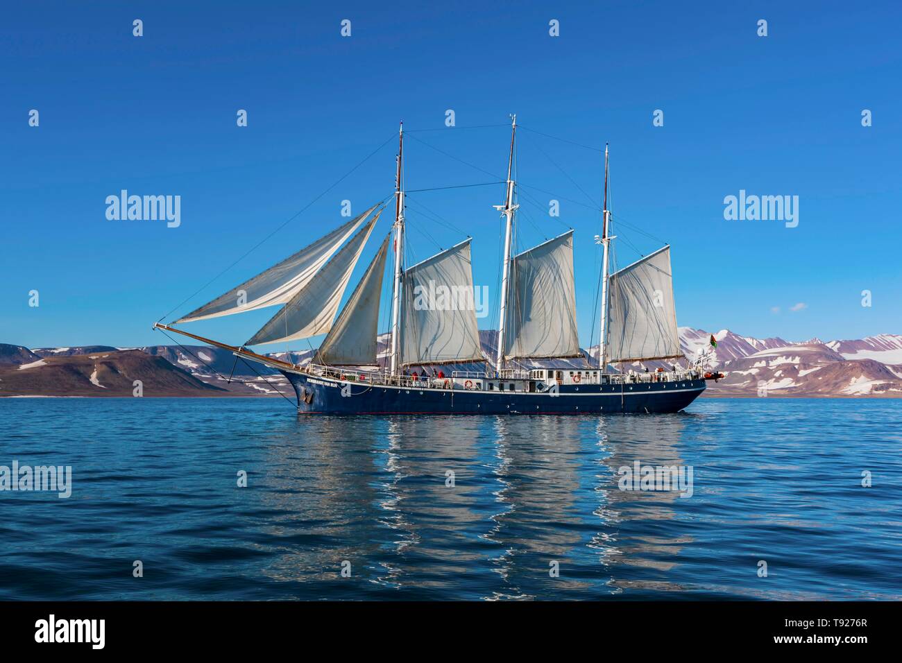 Nave a vela Rembrandt van Rijn in Scoresbysund, est della Groenlandia, Groenlandia Foto Stock