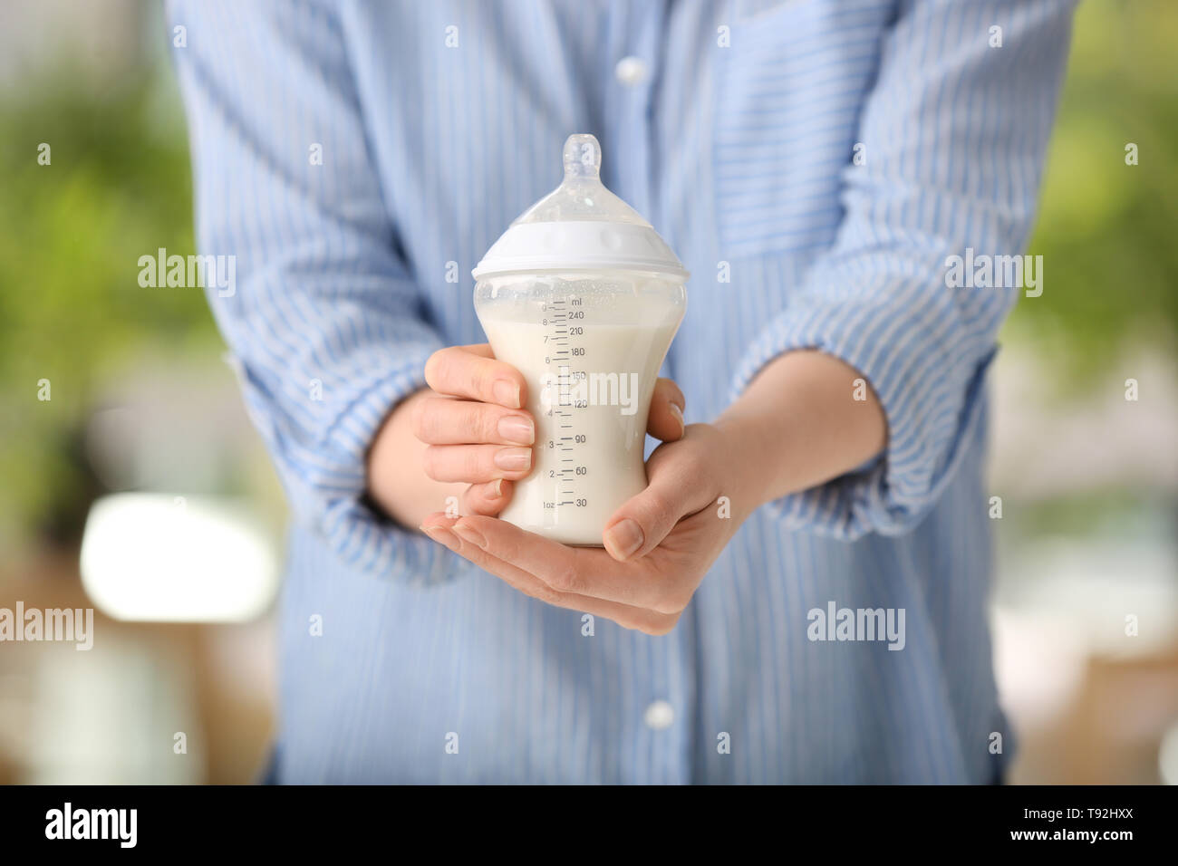 Bottiglia per il latte dei bambini immagini e fotografie stock ad alta  risoluzione - Alamy