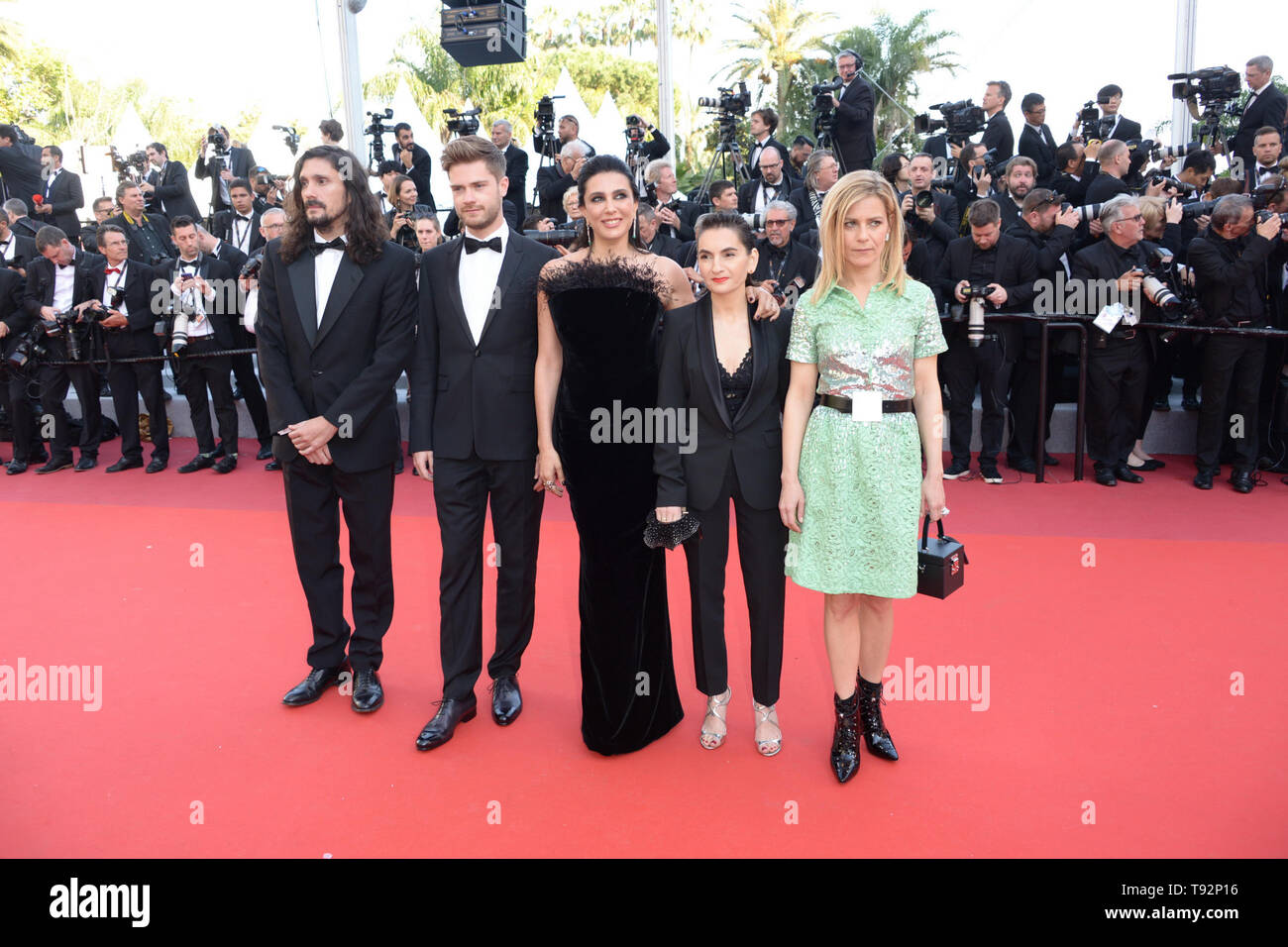 15 maggio 2019 - Cannes, Francia - CANNES, Francia - 15 Maggio: (C) Presidente dell'ONU Certo riguardo la giuria Nadine Labaki e i membri della giuria Marina Fois, Lukas Dhont, Nurhan Sekerci-Pors e Lisandro Alonso frequentare lo screening di ''Les Miserables'' durante la 72annuale di festival di pellicola di Cannes il 15 maggio 2019 a Cannes, Francia. (Credito Immagine: © Federico InjimbertZUMA filo) Foto Stock