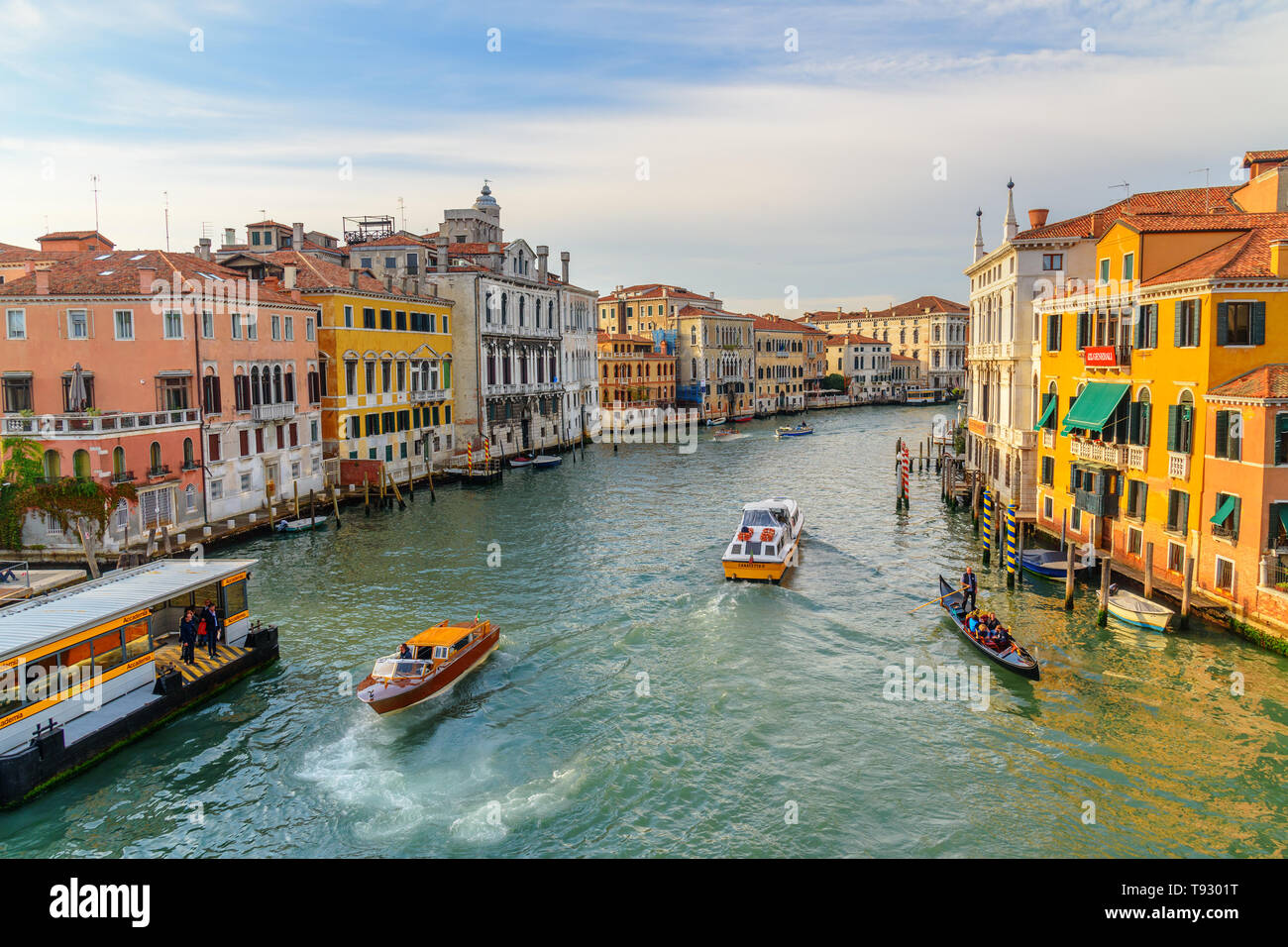 Venezia, Italia - 23 Ottobre 2018: vista del Canal Grande dal Ponte dell'Accademia di Venezia Foto Stock