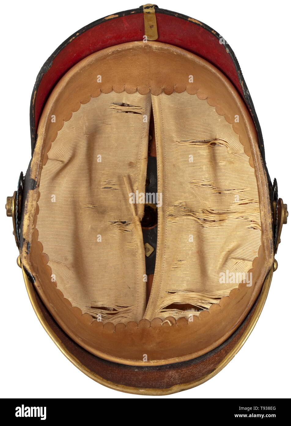 Un casco per troopers dell'Oldenburg Reggimento di Fanteria n. 91 cranio in pelle con round visiera anteriore (con craquelures), linea prussiana di aquila e inoltre montato stella con lo stemma del Granducato di Oldenburg al centro. Spike base con quattro perni (uno contemporaneamente aggiunto), con Anello perla e staccabile spike. Chinscales dritto su M 91 pulsante, entrambi cockades trooper con lieve colore ghiaino, ciascuno con il colore originale del Reich Tedesco e Oldenburg, rispettivamente. Officer tipo seta fodera rep, parte posteriore di colore rosso visiera (all'interno). Cranio (, Additional-Rights-Clearance-Info-Not-Available Foto Stock