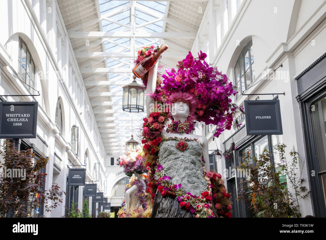 LONDON, Regno Unito - 15 Maggio 2019: Fleurs de Villes in Covent Garden è la Central Avenue vetrine i migliori disegni floreali in capitale e di crea Foto Stock