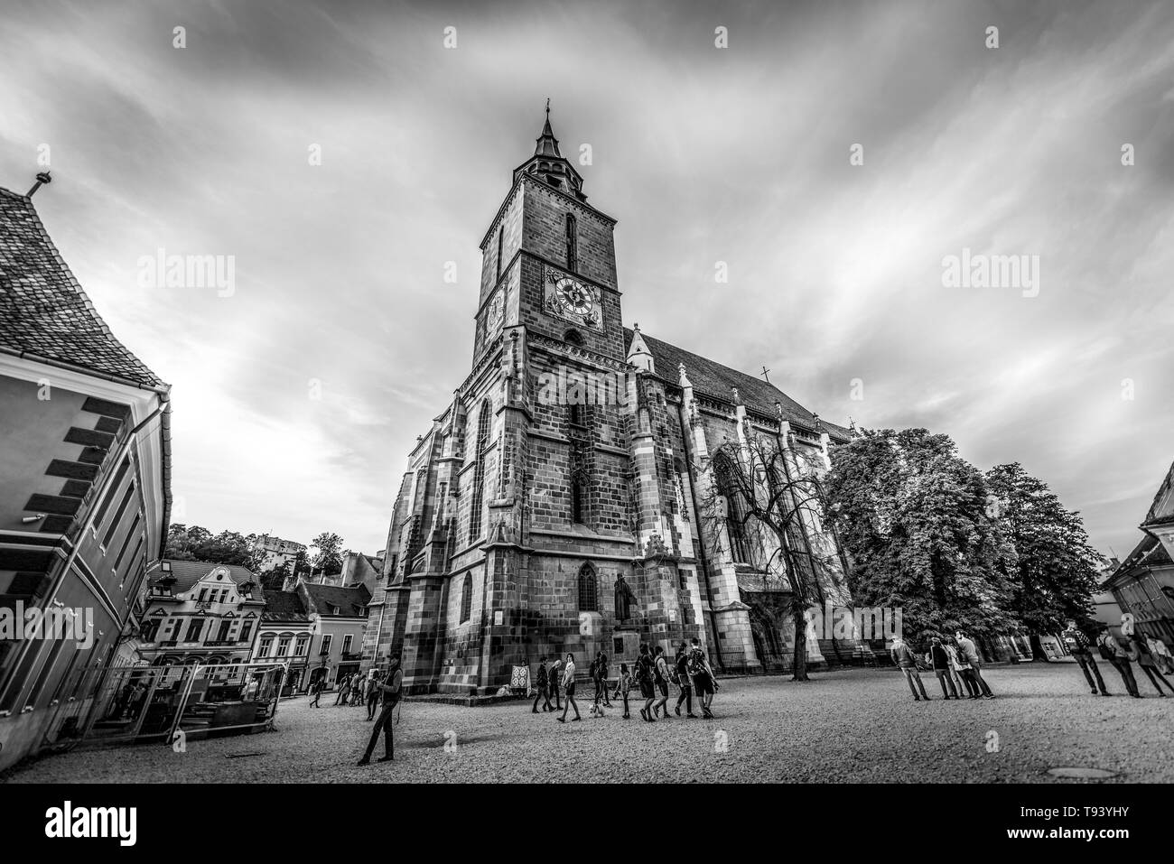 Scorrere attraverso le mie foto, ho trovato questo uno, che rappresenta un imponente chiesa di serenità che sembra di toccare il cielo con la sua torre. Sulle sue facciate, w Foto Stock