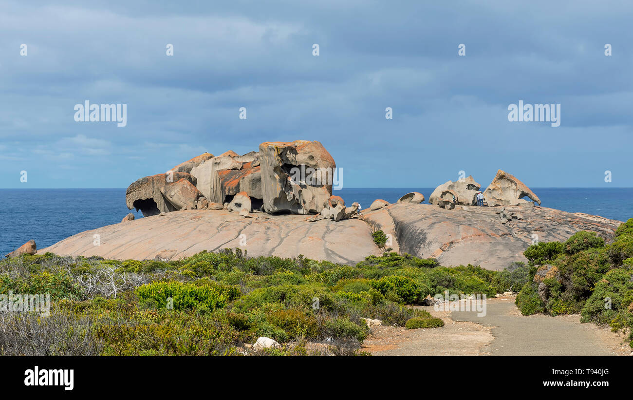 La bellissima Remarkable Rocks contro il cielo blu nel Parco Nazionale di Flinders Chase, Kangaroo Island, Australia Meridionale Foto Stock