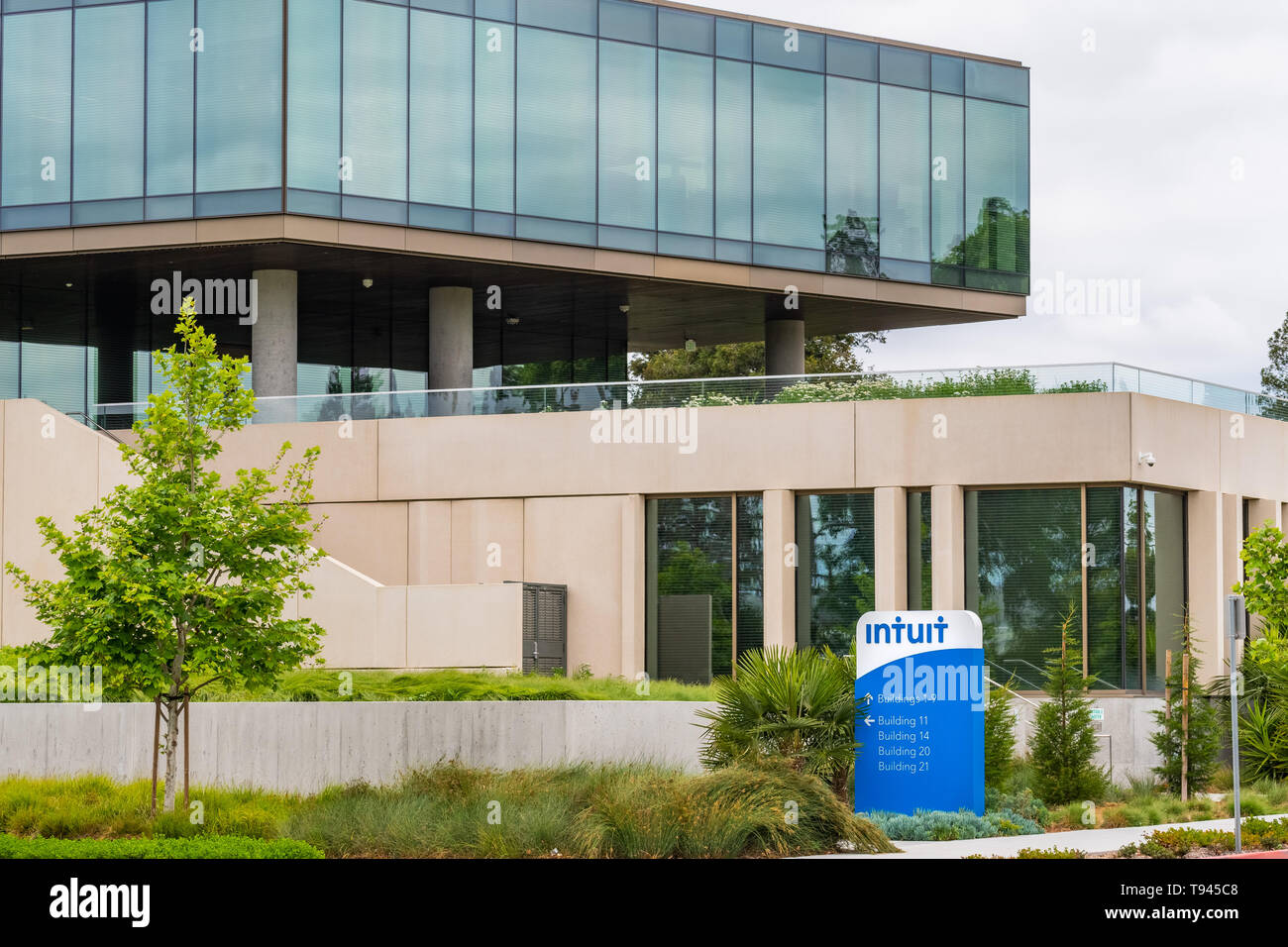 9 maggio 2019 Mountain View / CA / STATI UNITI D'AMERICA - Gli uffici di Intuit Incorporated, una società che sviluppa e vende finanziari, contabili e fiscali preparazione Foto Stock