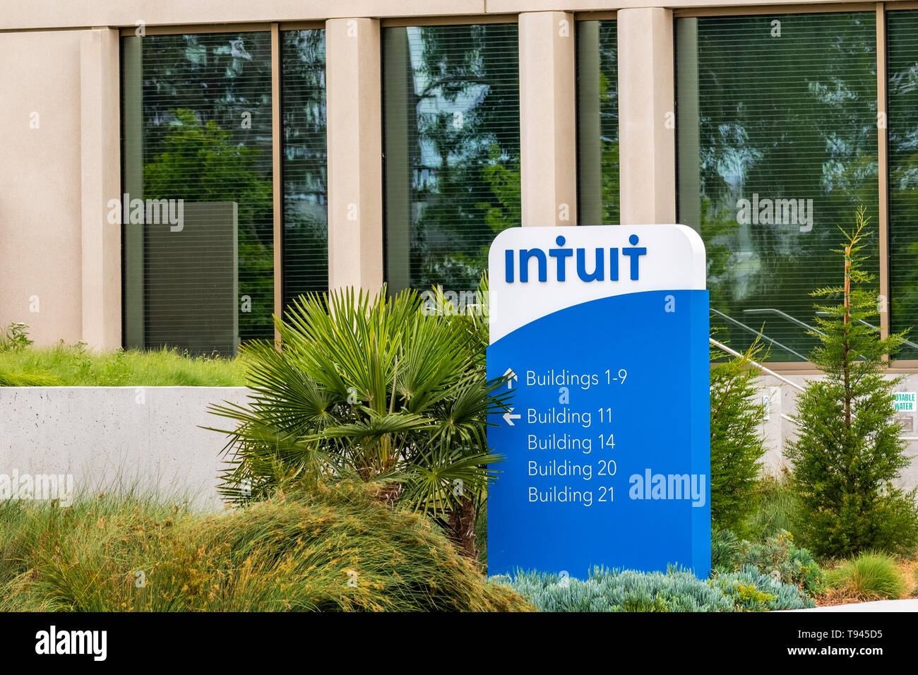 9 maggio 2019 Mountain View / CA / STATI UNITI D'AMERICA - Gli uffici di Intuit Incorporated, una società che sviluppa e vende finanziari, contabili e fiscali preparazione Foto Stock