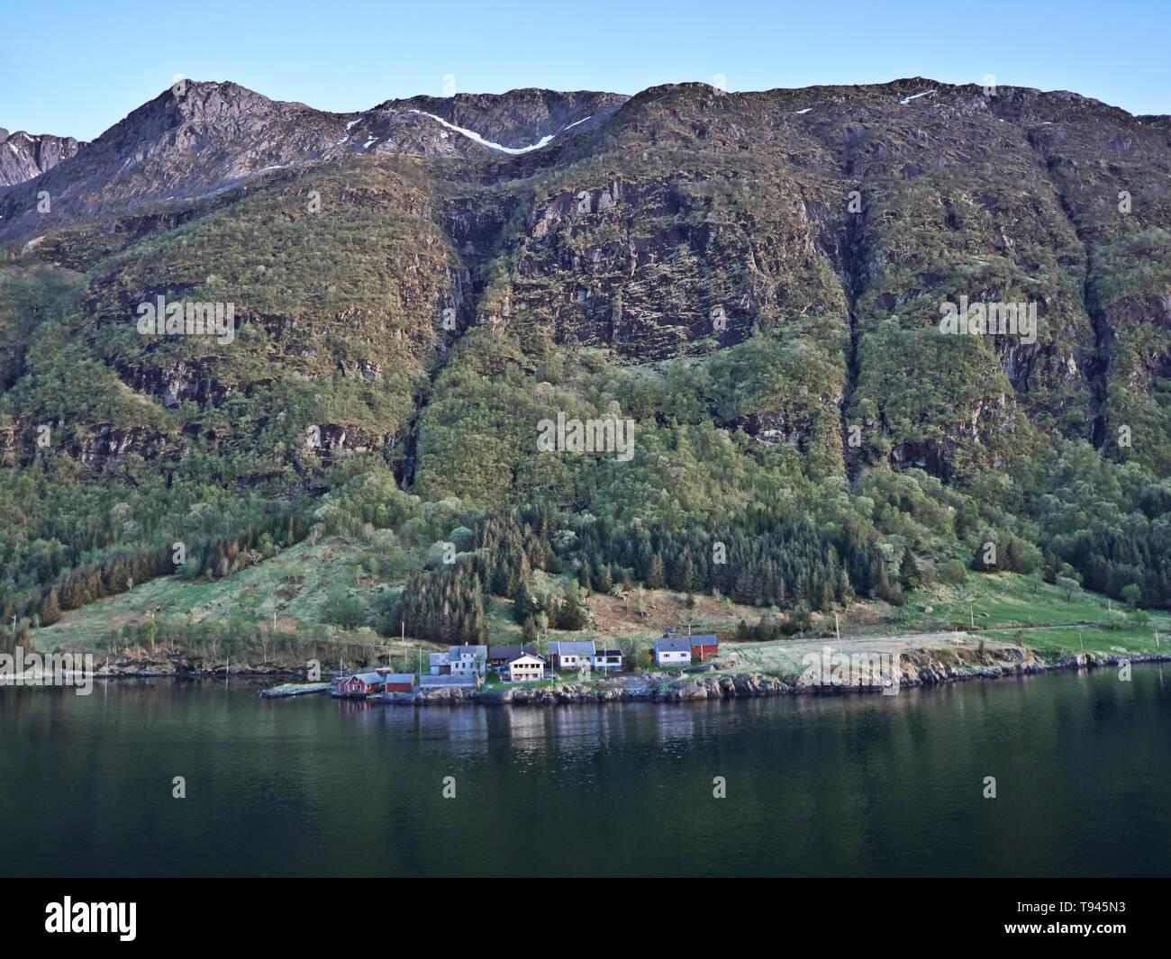 Norvegia, Fjord,villaggio accanto all'acqua Foto Stock
