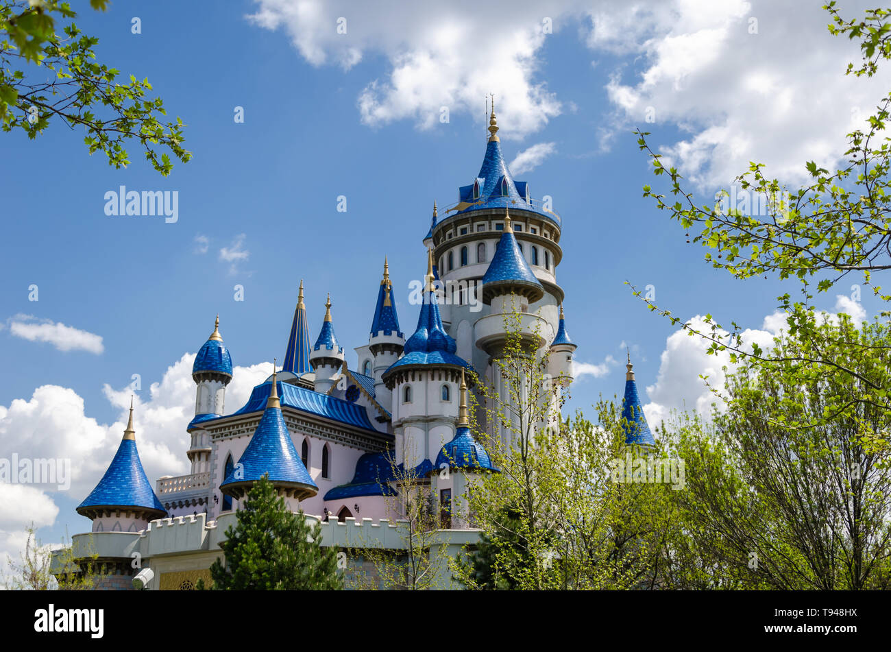 Eskisehir, Turchia: il castello da favola, che è diventata il simbolo di Eskisehir. Parco Sazova scienza o arte e cultura Parco. Foto Stock