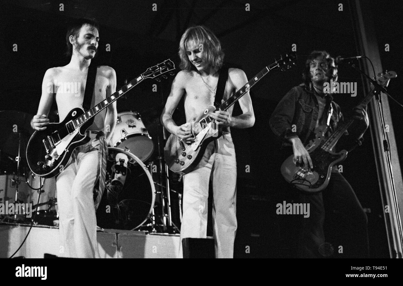 Steve Marriott, Dave 'Clem Clempson' e Greg Ridley di umile Pie eseguire sul palco in Bilzen, Belgio, Agosto 17, 1974. (Foto di Gijsbert Hanekroot) Foto Stock