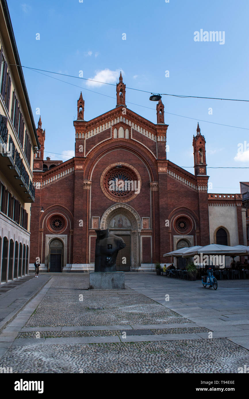 Milano, Italia: vista di Santa Maria del Carmine, la famosa chiesa in Piazza del Carmine nel quartiere Brera, costruita nel 1446 Foto Stock