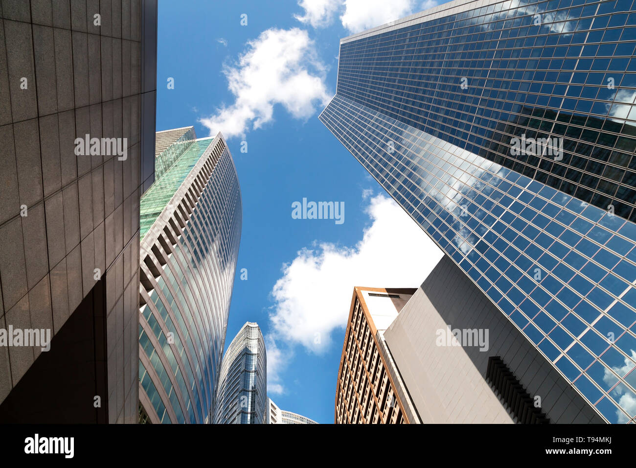 Grattacieli a Makati, Manila vista dal basso Foto Stock