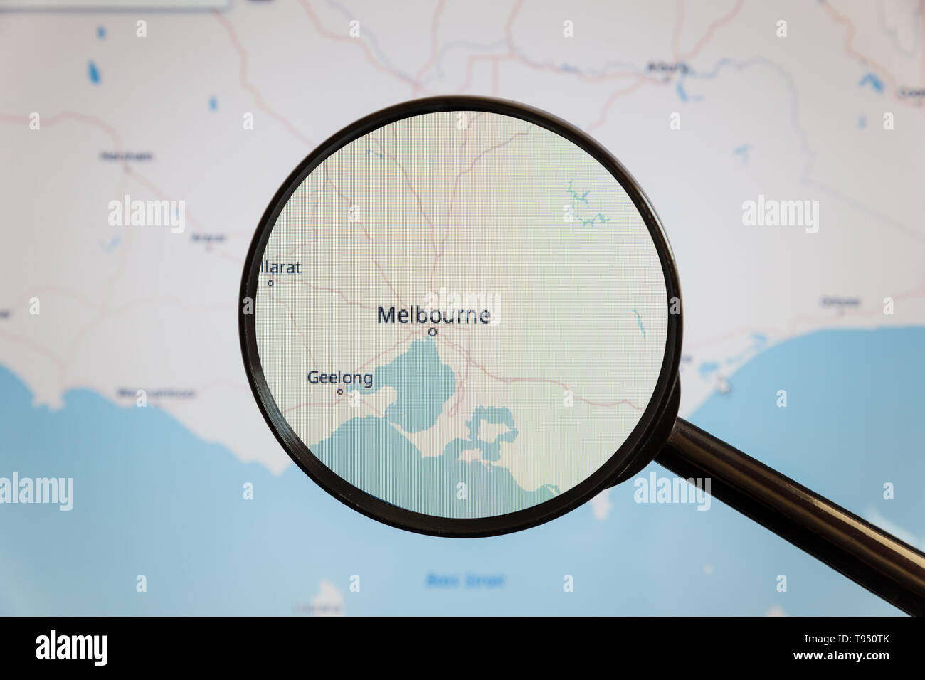 Melbourne, Australia. Mappa politico. La città sullo schermo del monitor attraverso una lente di ingrandimento. Foto Stock