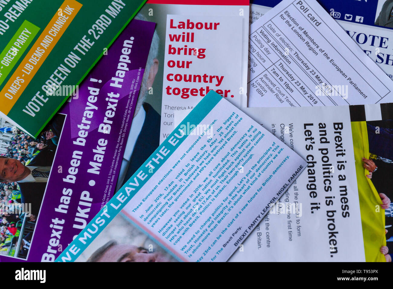 Vista aerea del sondaggio card & materiale elettorale per le elezioni del Parlamento Europeo 2019 NEL REGNO UNITO, mostrare messaggi diversi dalle parti, il paesaggio. Foto Stock