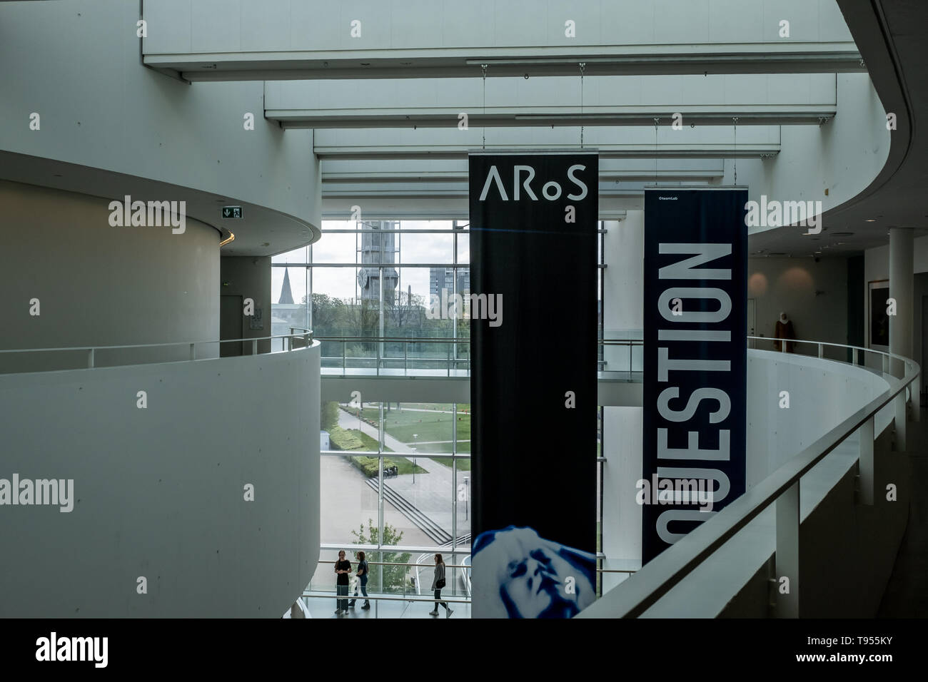 Danimarca, Aarhus - 2 maggio 2019. Interno del museo di arte moderna ARoS Aarhus Kunstmuseum è progettato dagli architetti danesi Schmidt Hammer Lassen. (Photo credit: Gonzales foto - Kim M. Leland). Foto Stock