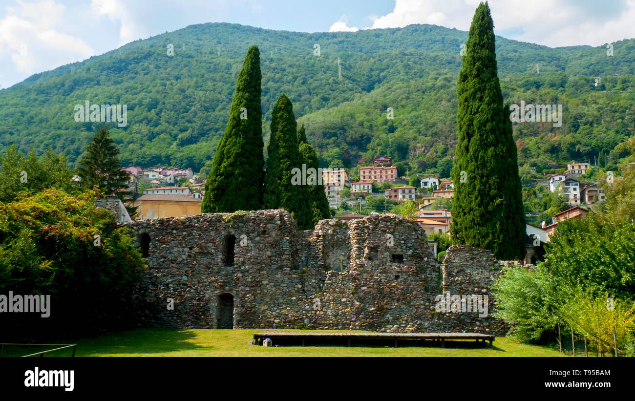 San Siro im vedere Como, mit dem Schloss, der alten Festung Rezzonico Foto Stock