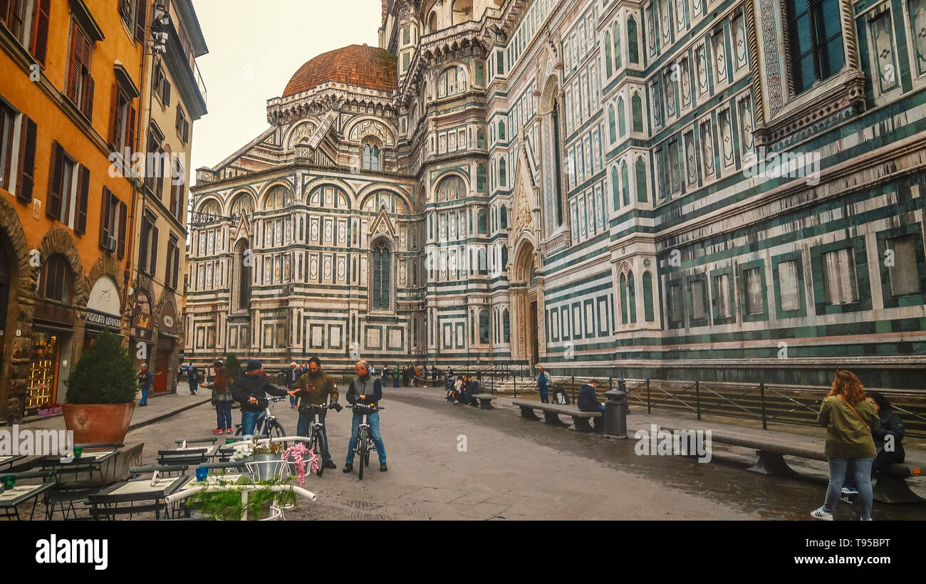 Il Duomo di Firenze in Piazza del Duomo a Firenze, Italia Foto Stock
