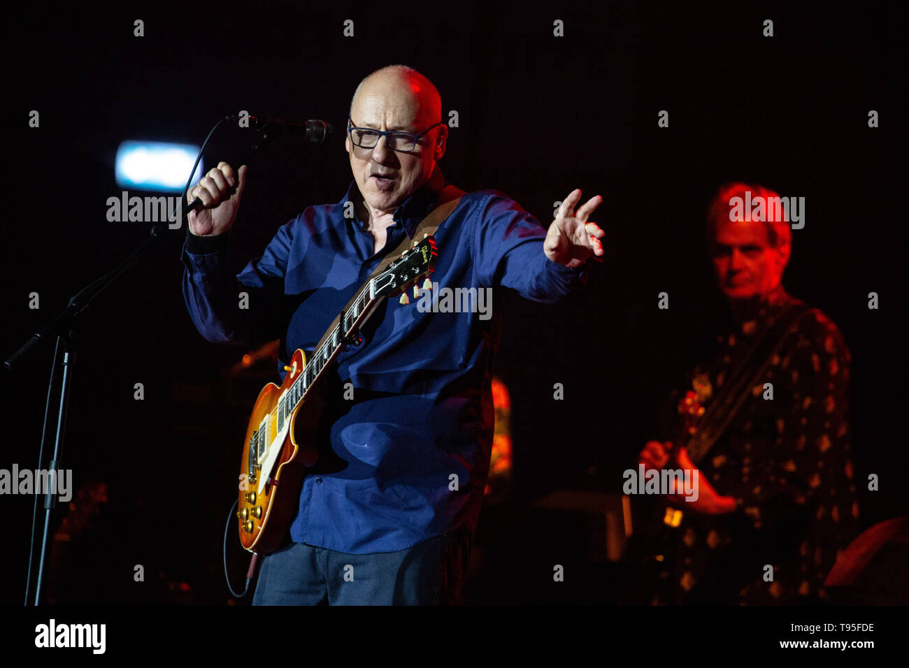 Milano, 10 maggio. Mark Knopfler suona dal vivo al Mediolanum Forum di Assago, Milano Italia. Copyright Davide Merli / Alamy Foto Stock
