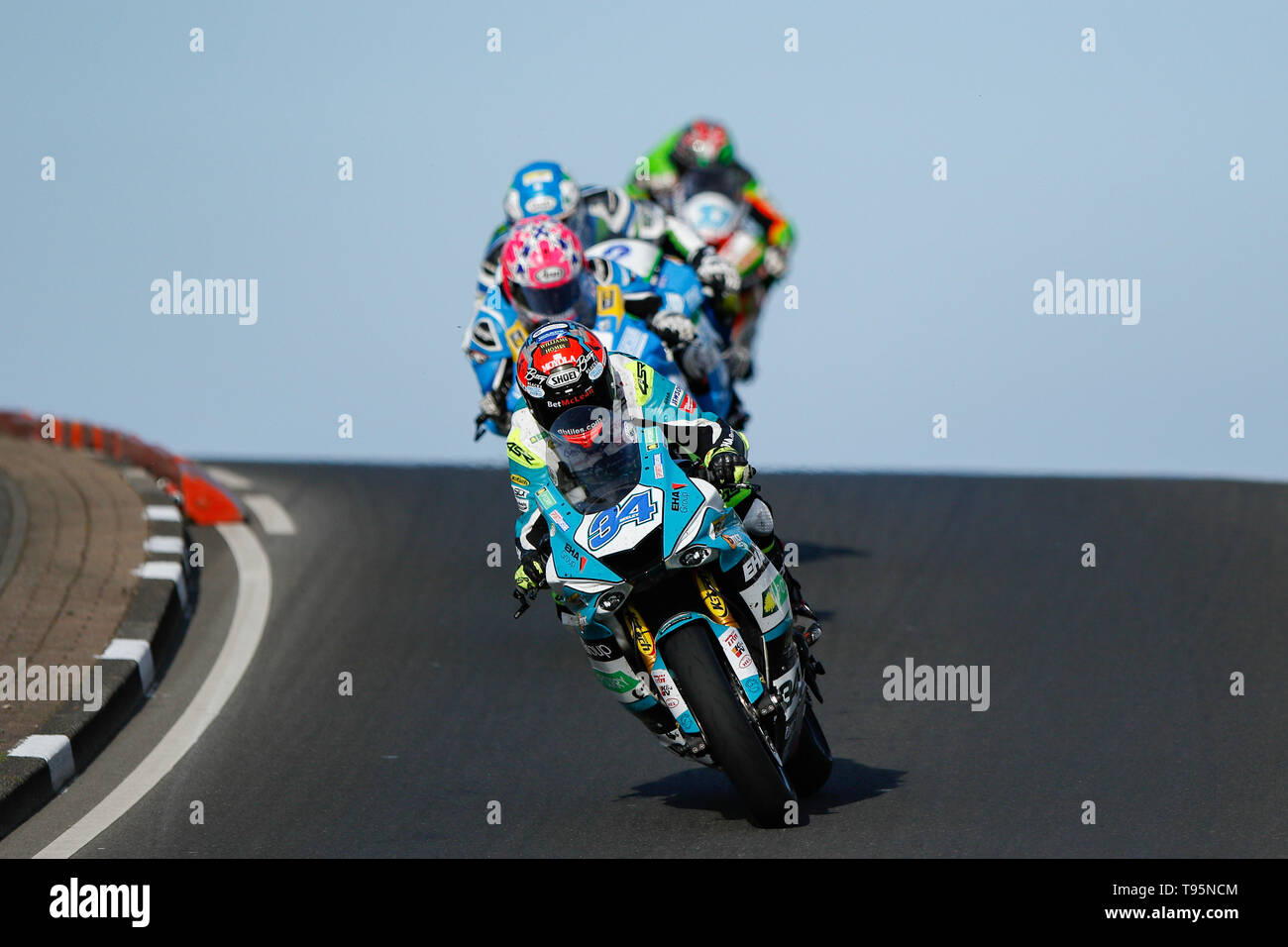 Portrush, Irlanda del Nord. 16 Maggio, 2019. Internazionale Nord Ovest 200 motorcycle road racing, pratica giovedì sera e racing; Alastair Seeley (EHA Racing Yamaha) led per gran parte della gara di credito: Azione Sport Plus/Alamy Live News Foto Stock