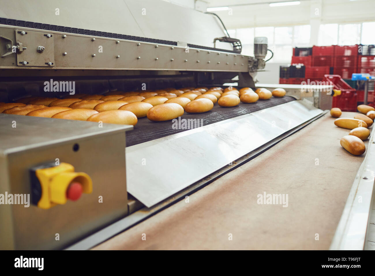 Immagini Stock - Impastatrice Industriale Per Pane. Processo Di Produzione  Del Pane Artigianale.. Image 158704431