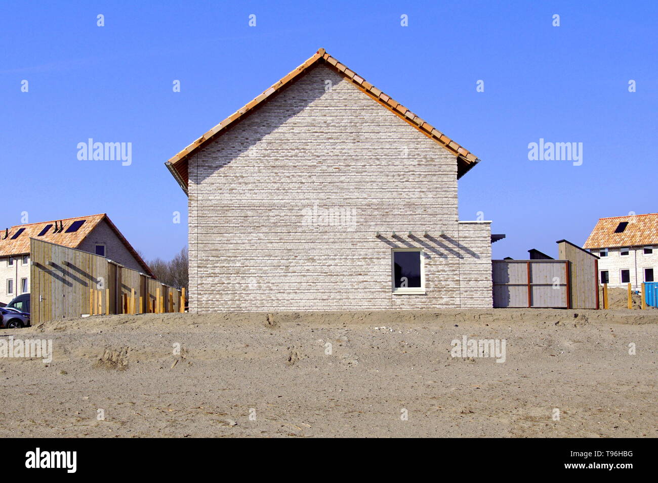 Almere POORT, Paesi Bassi - 17 Marzo 2018: vista laterale di una nuova casa in costruzione casa sito Duin, Almere Poort. Foto Stock