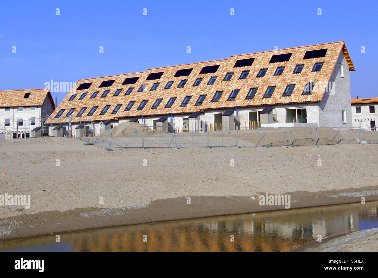 Almere POORT, Paesi Bassi - 17 Marzo 2018: Costruzione casa vicino al completamento sulla costruzione di abitazioni site Duin nella città di Almere. Foto Stock