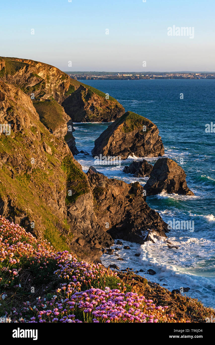 Tramonto a Bedruthan Steps in Cornwall Inghilterra Regno Unito Foto Stock