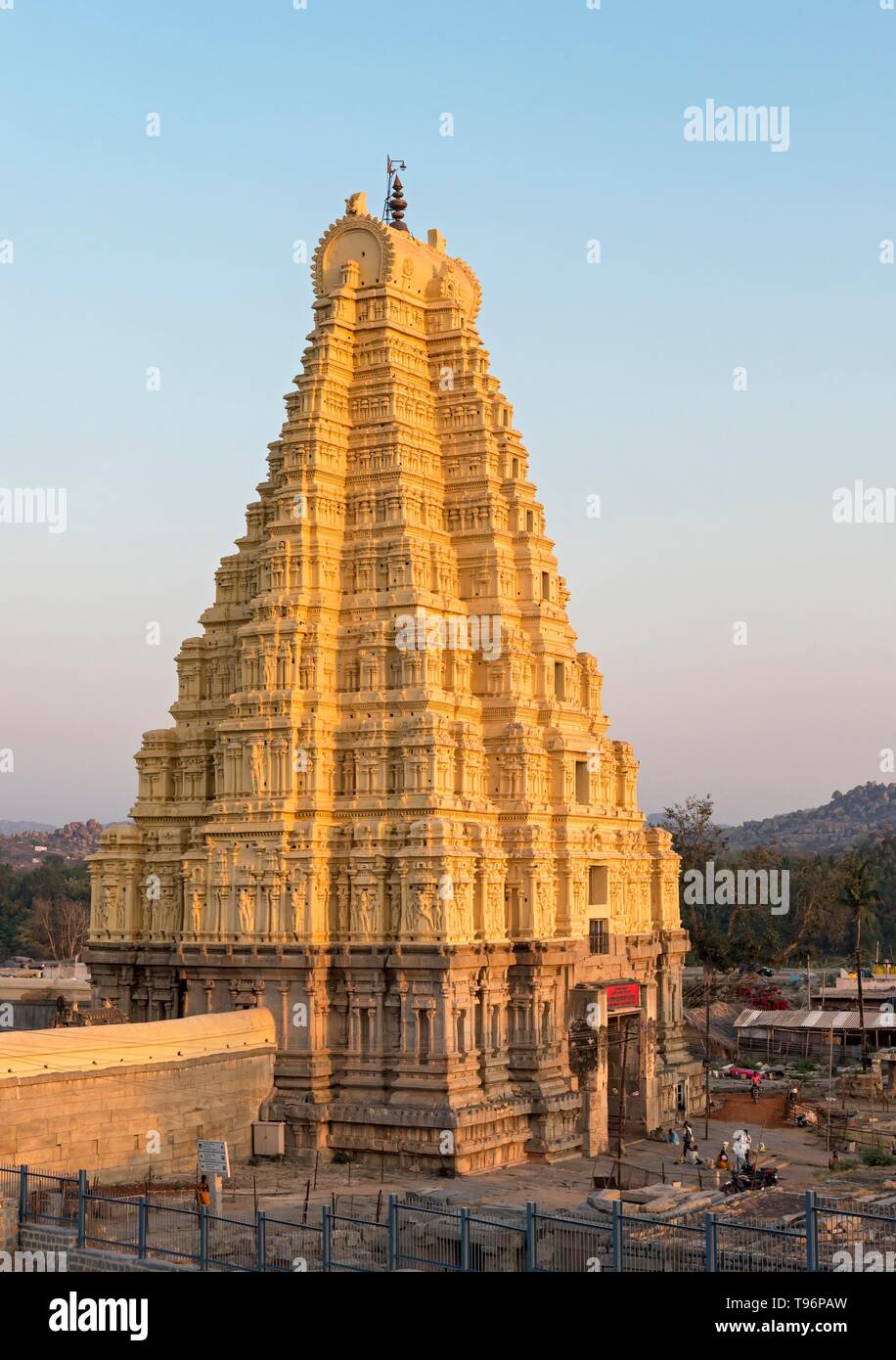 Gopura del Tempio Virupaksha, Hampi, India Foto Stock