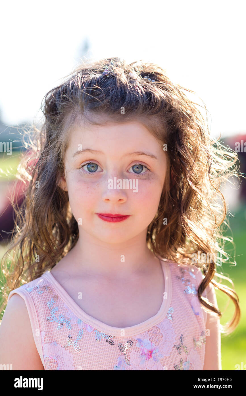 Bambina di cinque anni ritratto prima di performance di danza Foto Stock