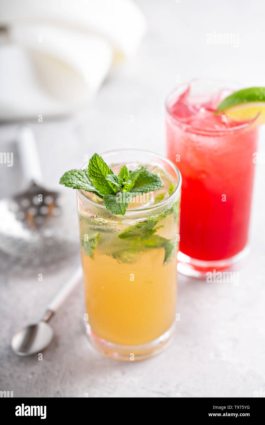 Il Mojito e la brezza di mare cocktail Foto Stock