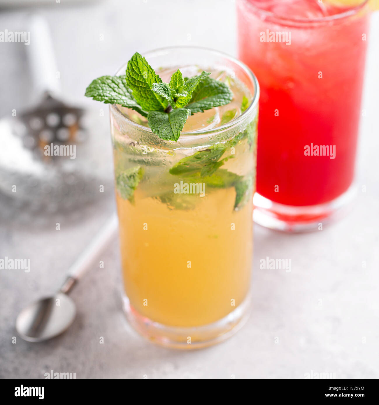 Il Mojito e la brezza di mare cocktail Foto Stock