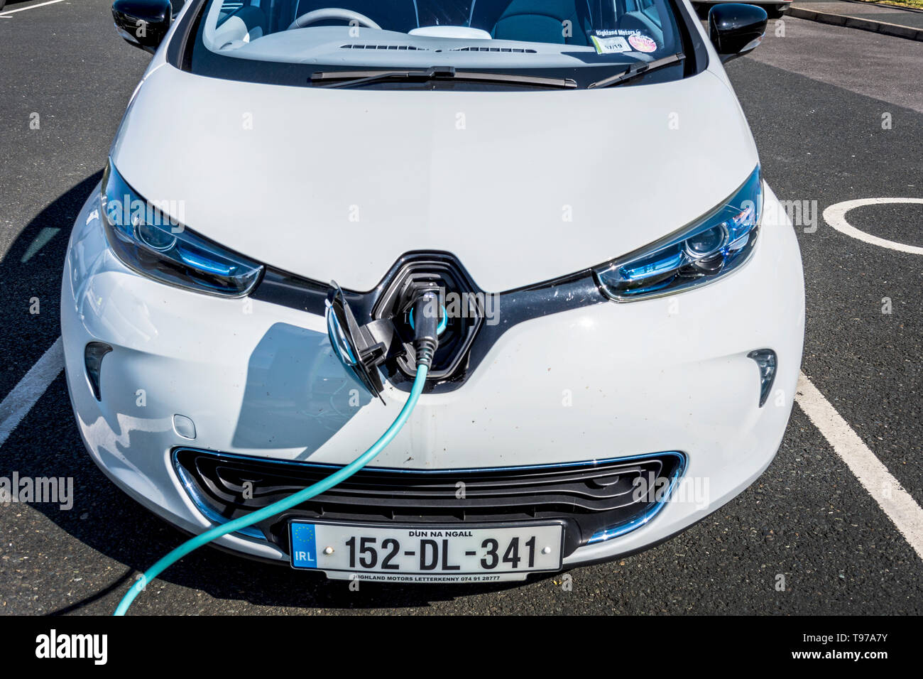 Auto elettrica punto di carica esb e-auto in Dungloe, County Donegal, Irlanda. Foto Stock