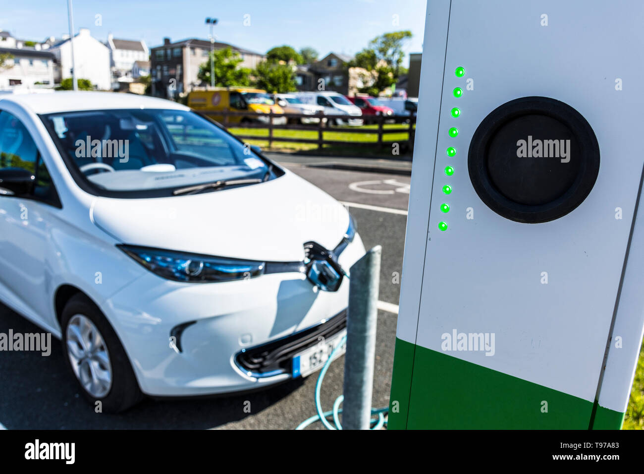 Auto elettrica punto di carica esb e-auto in Dungloe, County Donegal, Irlanda. Foto Stock