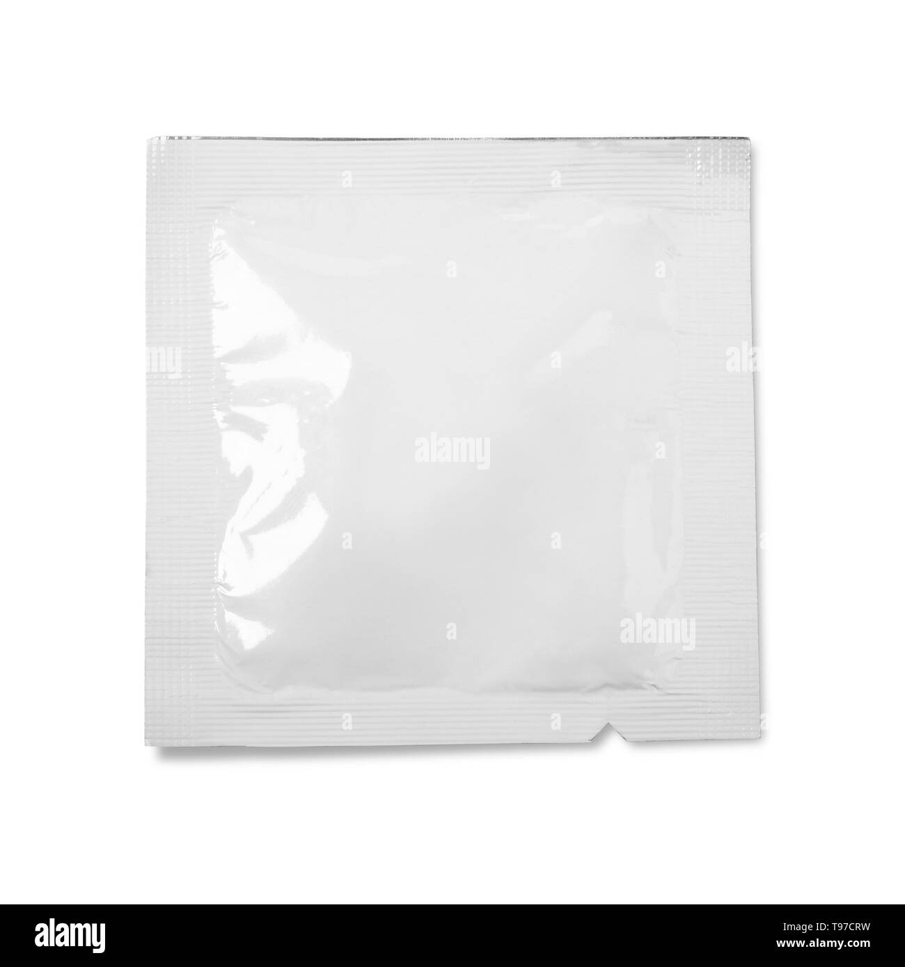 Vuoto di foglio di confezionamento bustina isolato su sfondo bianco con percorso di clipping pronto per la progettazione di packaging Foto Stock