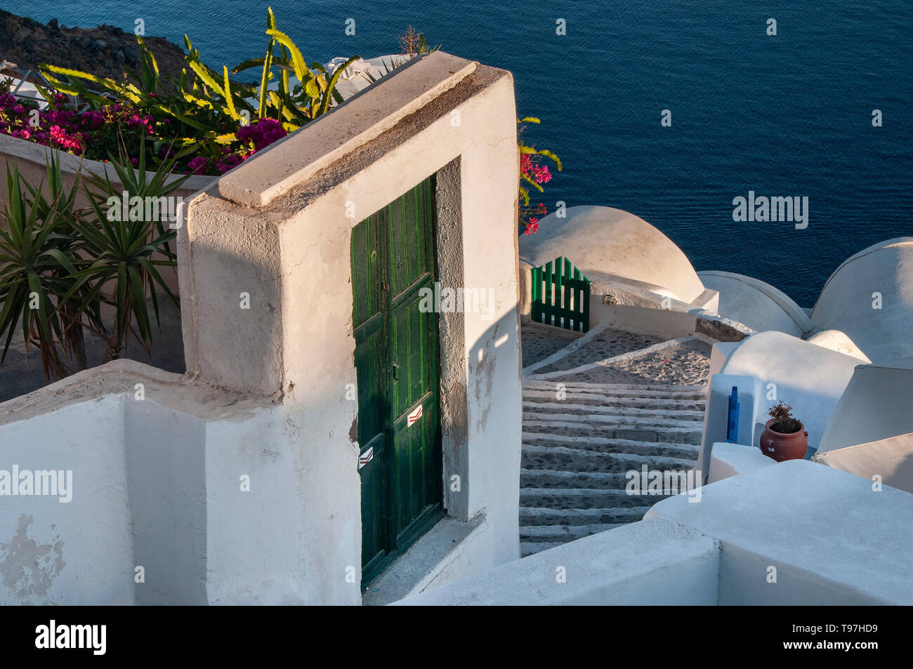 La scena del villaggio, Oia - Santorini, isole greche, Grecia Foto Stock